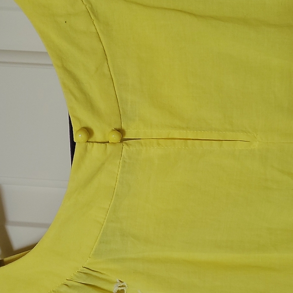 Yellow Eyelet Trim Top - S - Picture 4 of 9